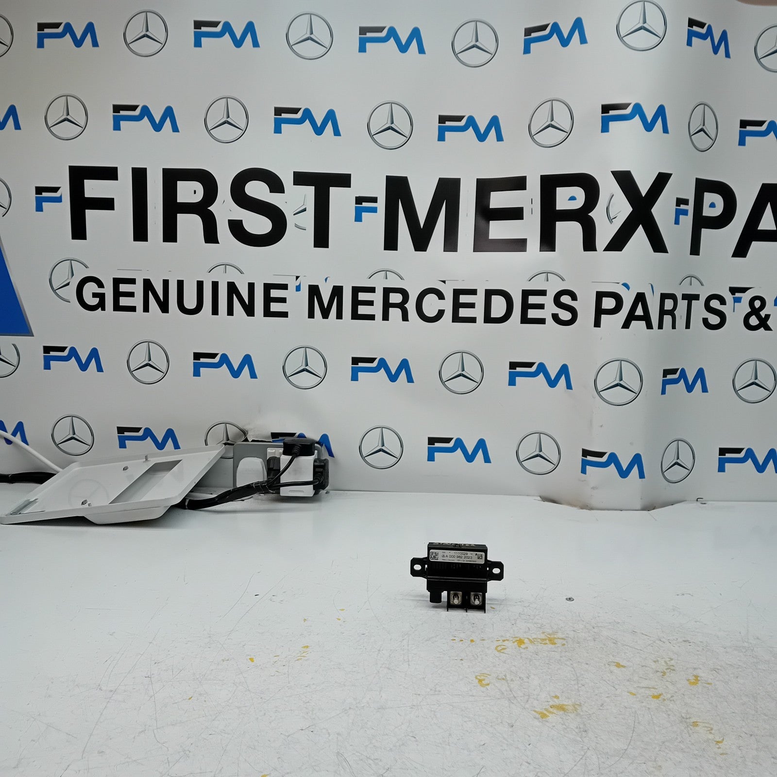 MERCEDES  SPRINTER W906 BATTERY RELAY MODULE A0009822023 FM00866