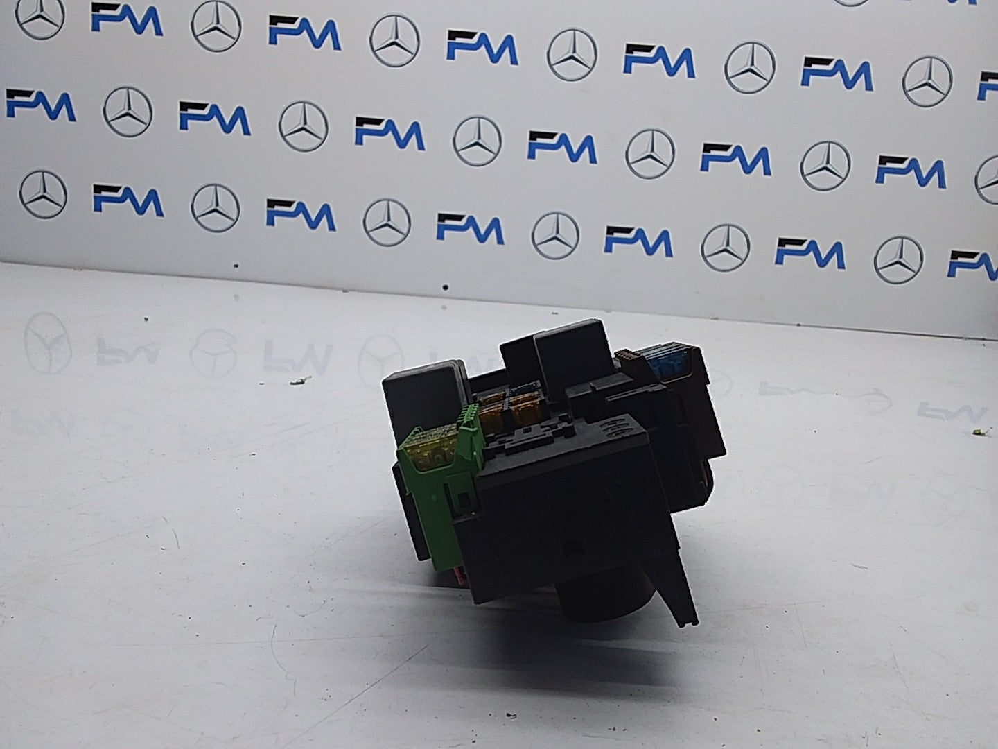 MERCEDES BENZ S CLASS W222 FUSE BOX RELAY  A2229063701 FMF68