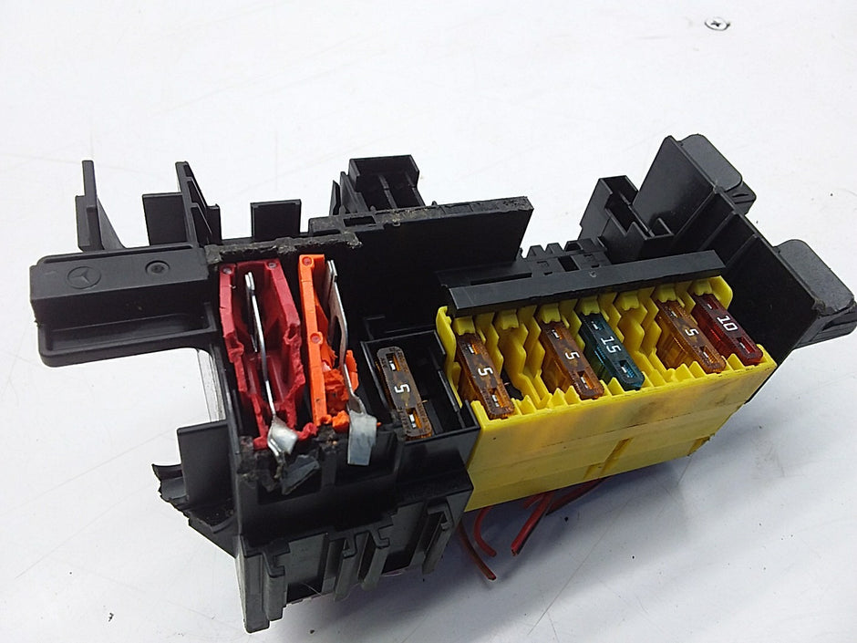 MERCEDES C CLASS FUSE RELAY BOX A2059067200 W205 2014 -2021 FMF18