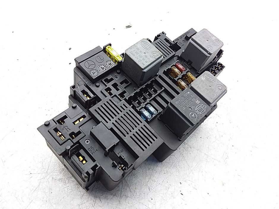 MERCEDES BENZ E-CLASS W213 2016 ONWARDS FUSE RELAY BOX  A2139065706 FMF138