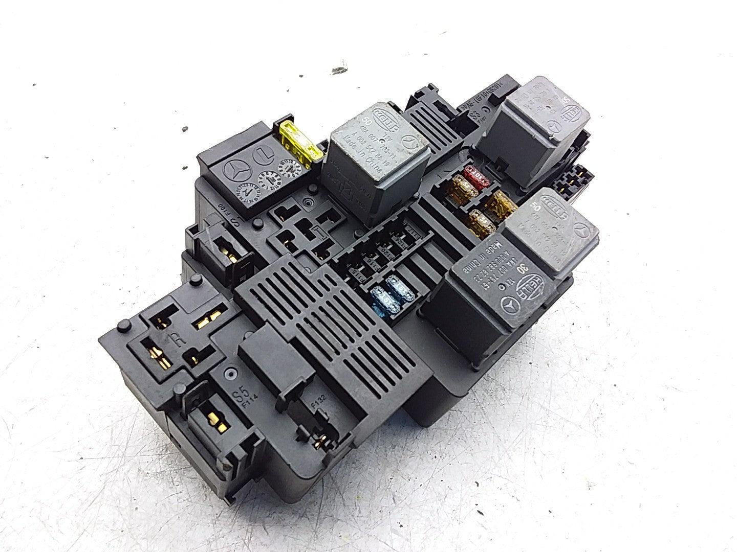 MERCEDES BENZ E-CLASS W213 2016 ONWARDS FUSE RELAY BOX  A2139065706 FMF138