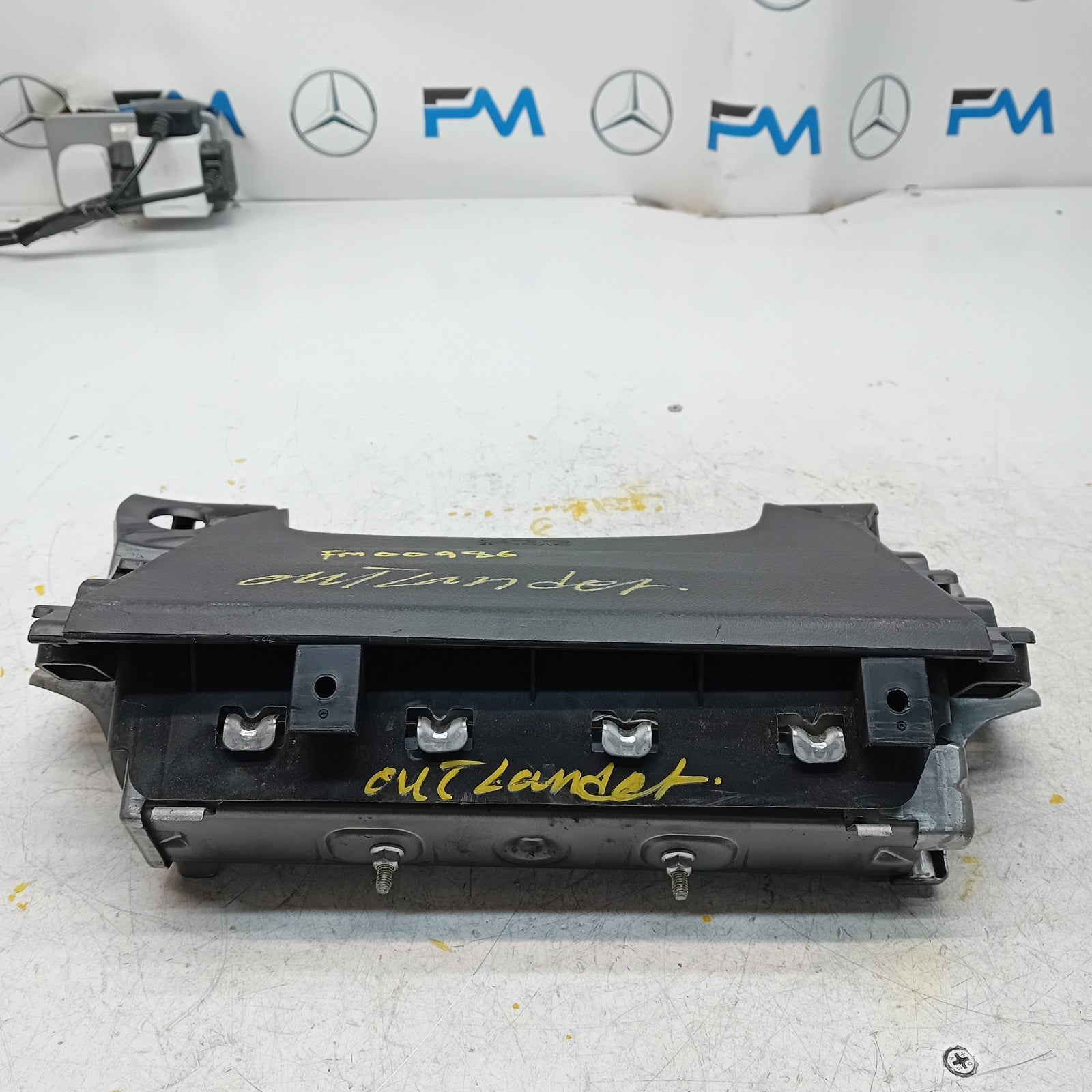 MITSUBISHI OUTLANDER MK3 KNEE AIR SRS BAG RIGHT DRIVER SIDE 7030A-31753 FM00986