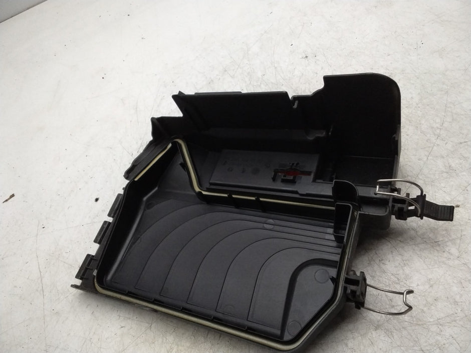 MERCEDES BENZ  B-CLASS  W246 FUSE RELAY JUNCTION BOX LID A2465400182  FMF156