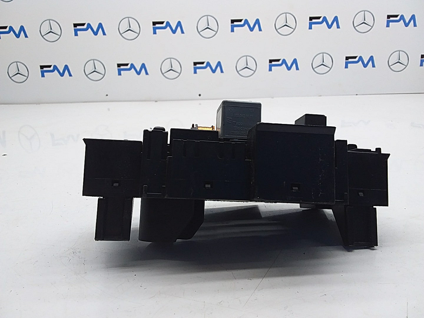 MERCEDES BENZ S-CLASS W222 FUSE BOX  A2229063701 FMF64