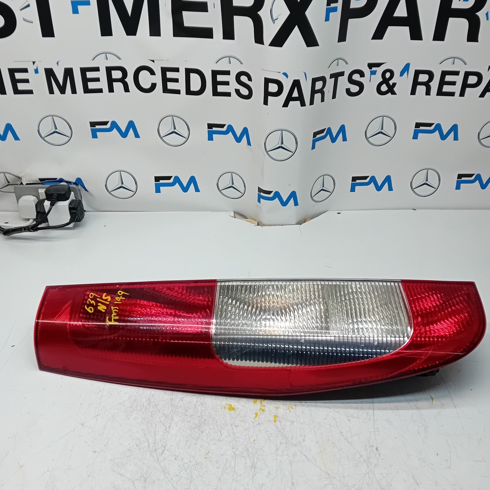 MERCEDES VITO W639 2004-14 PASSENGER NS OUTER REAR TAIL LIGHT 964678-00  FMT149