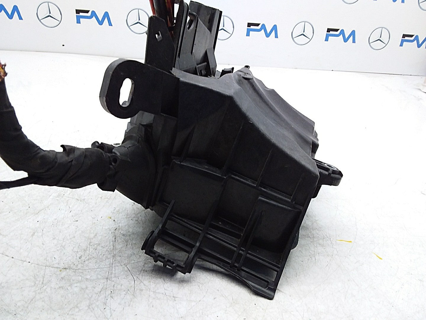 Mercedes B-CLASS  W246 Fuse Relay Junction Box  FMF147 A2469980601