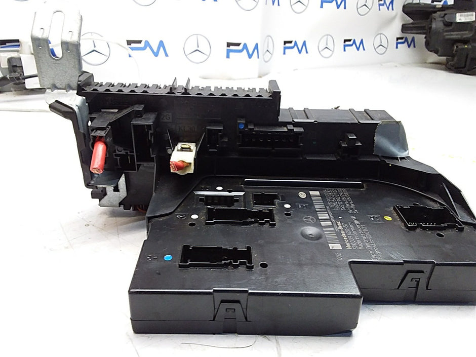 Mercedes E-CLASS W212 Fuse Box RELAY  A2129000004 FMF105