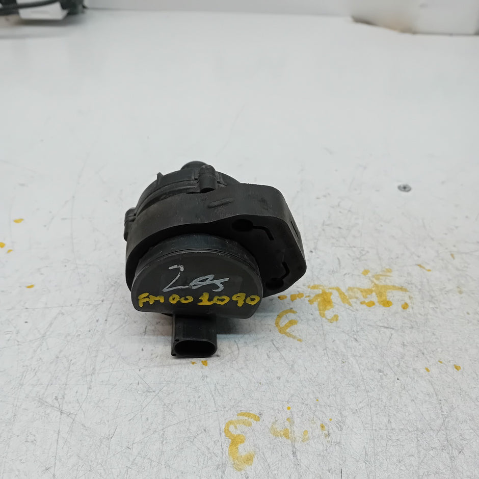 Mercedes C E-CLASS W211 ELECTRIC COOLANT WATER PUMP A2118350028 FM001090