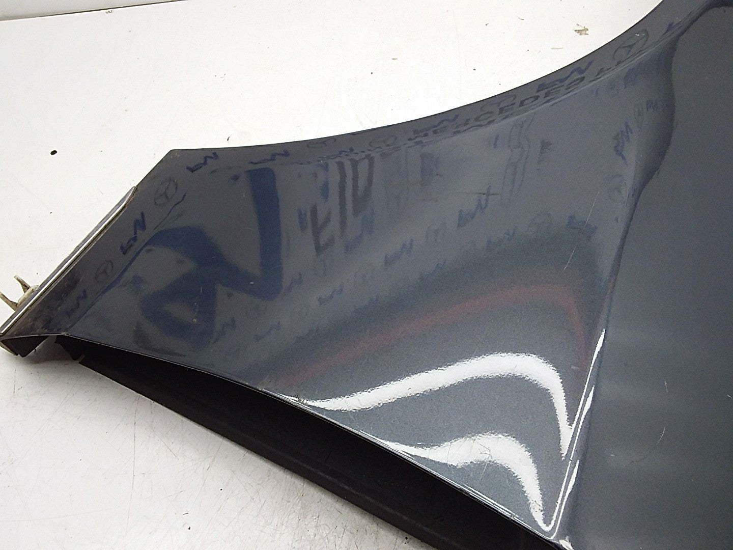 MERCEDES  E-CLASS W212 NS LEFT PASSENGER SIDE WINGS FMW31 A2128610901