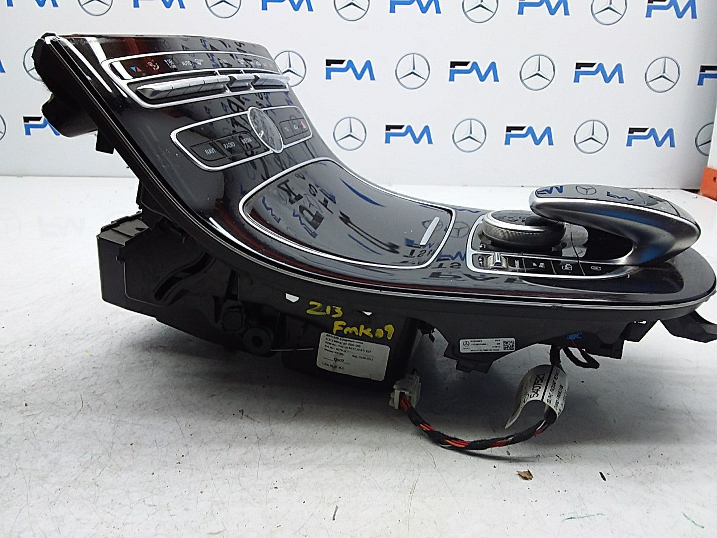 2016-2019 MERCEDES E CLASS W213 CENTRE  CONSOLE  A2138100815 FMK09 (DAMAGED)