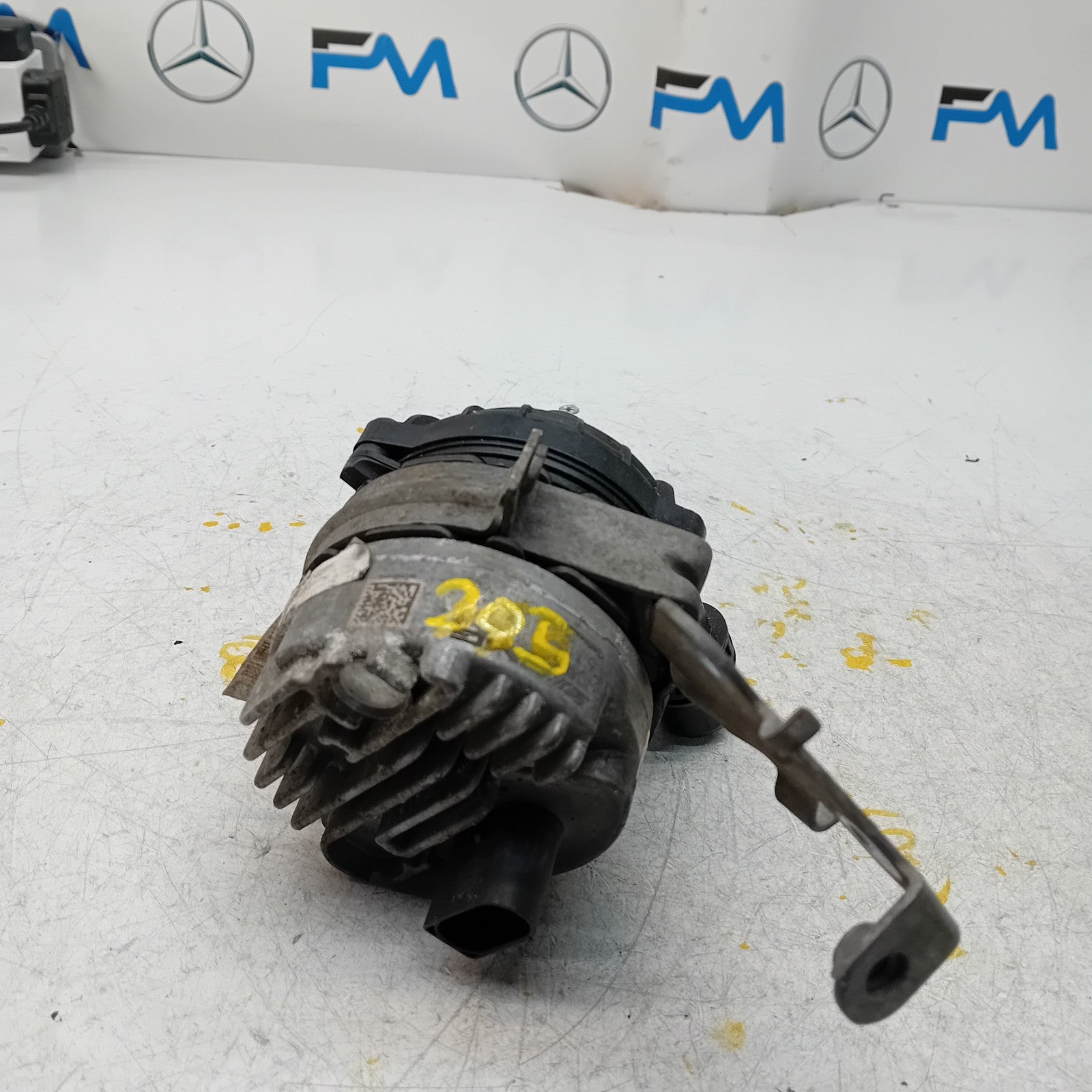 Mercedes C-CLASS W205 ELECTRIC COOLANT WATER PUMP A2055013001 FM00876