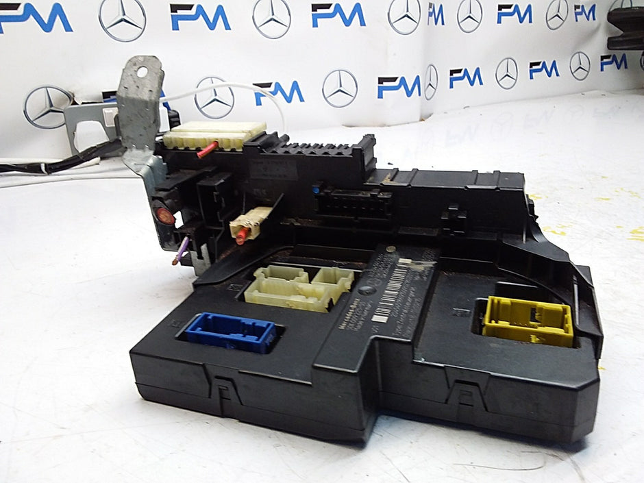 Mercedes C-CLASS W204 Fuse Box RELAY  A2045451869 FMF106