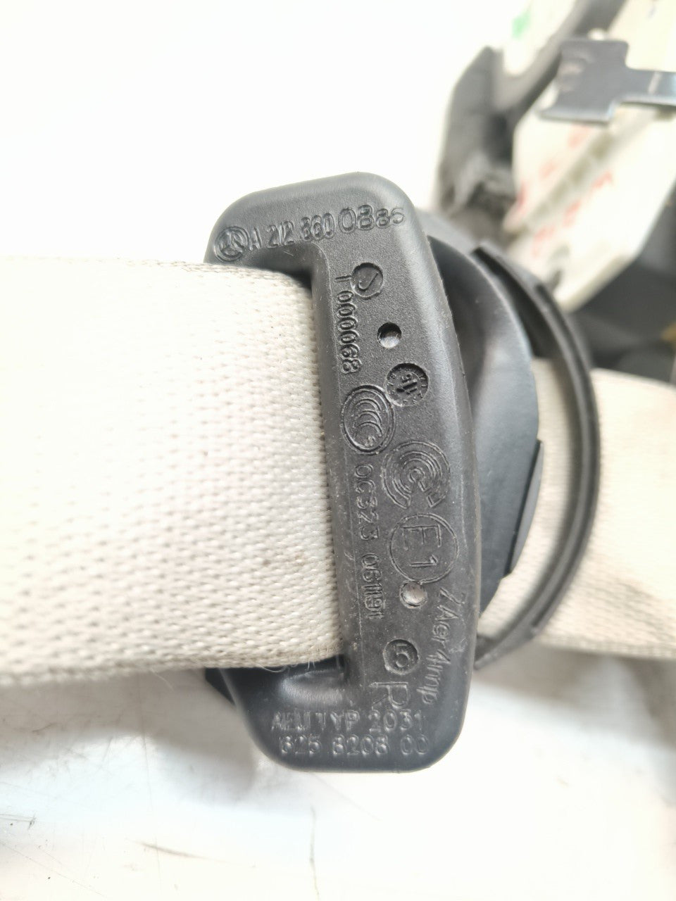 MERCEDES BENZ E-CLASS W212 DRIVER SIDE FRONT SEAT BELT A2128600886 OSF FMS42