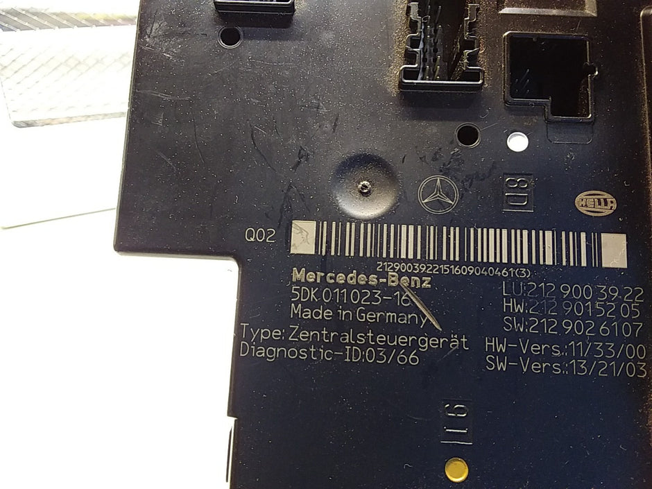 Mercedes E-CLASS W212 FUSE BOX RELAY  A2129003922 FMF109