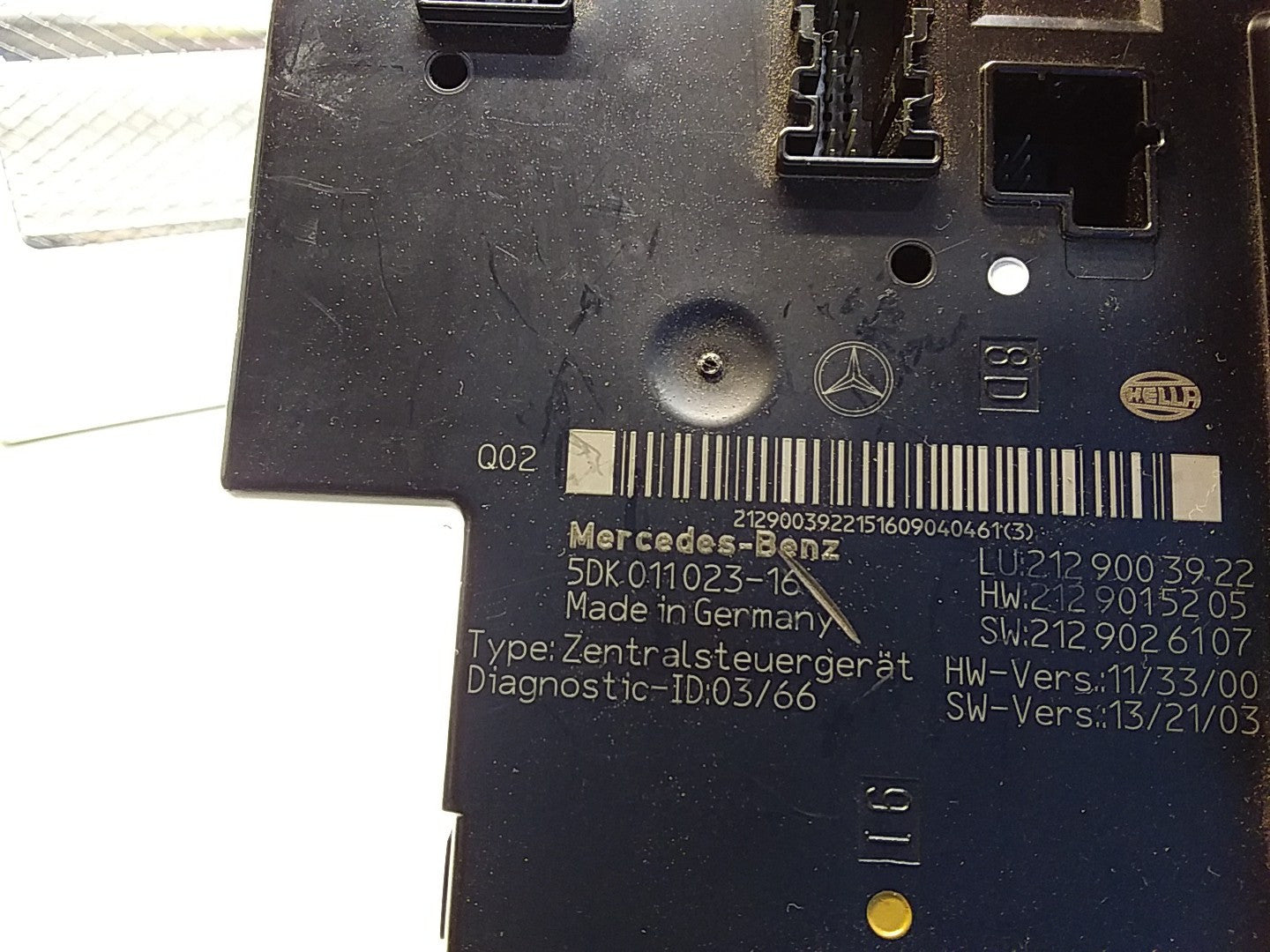 Mercedes E-CLASS W212 FUSE BOX RELAY  A2129003922 FMF109