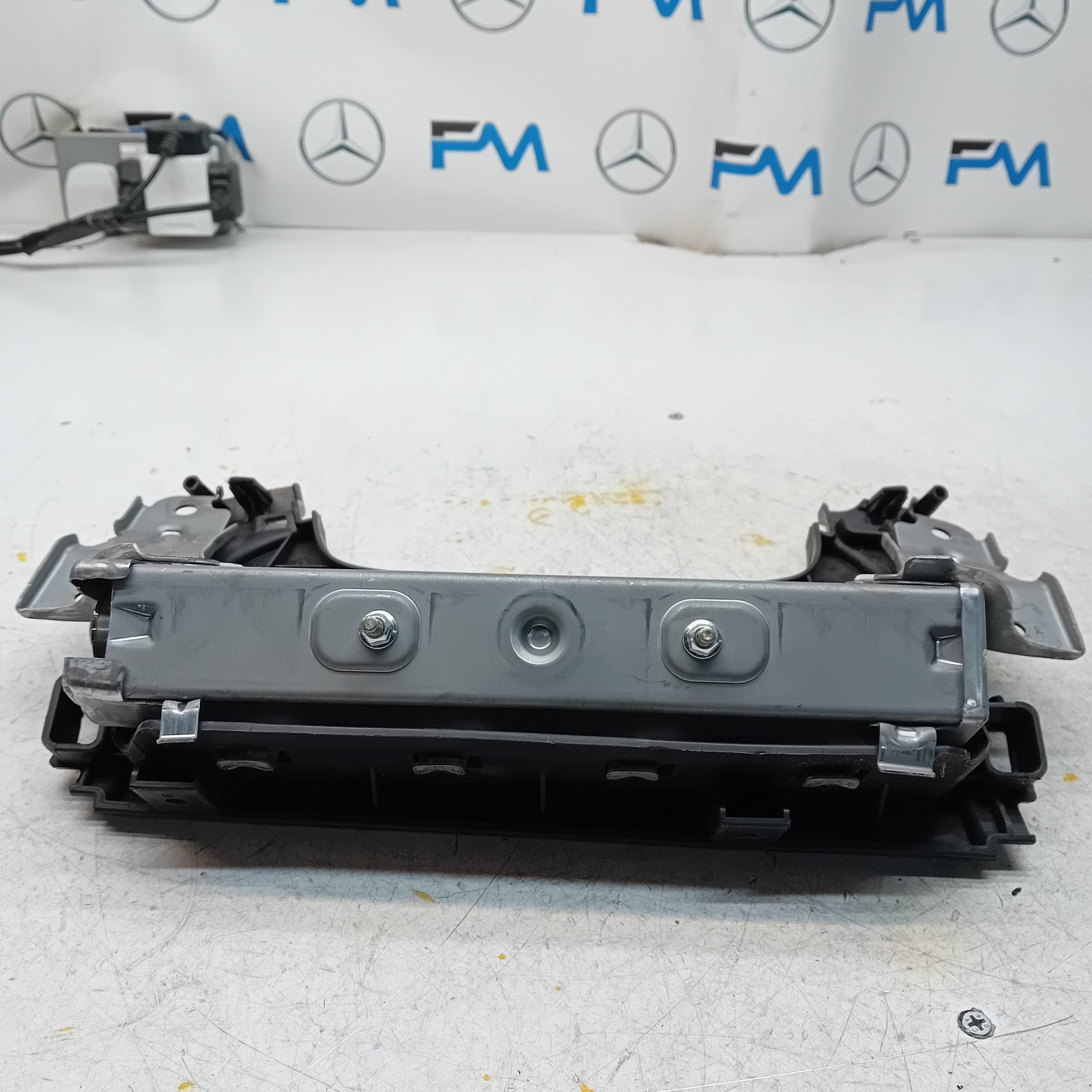 MITSUBISHI OUTLANDER MK3 KNEE AIR SRS BAG RIGHT DRIVER SIDE 7030A-31754 FM00992