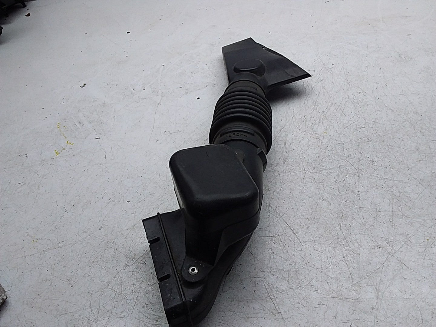 OUTLANDER AIR INTAKE TUBE 2.4 PETROL FMI37 1505A661