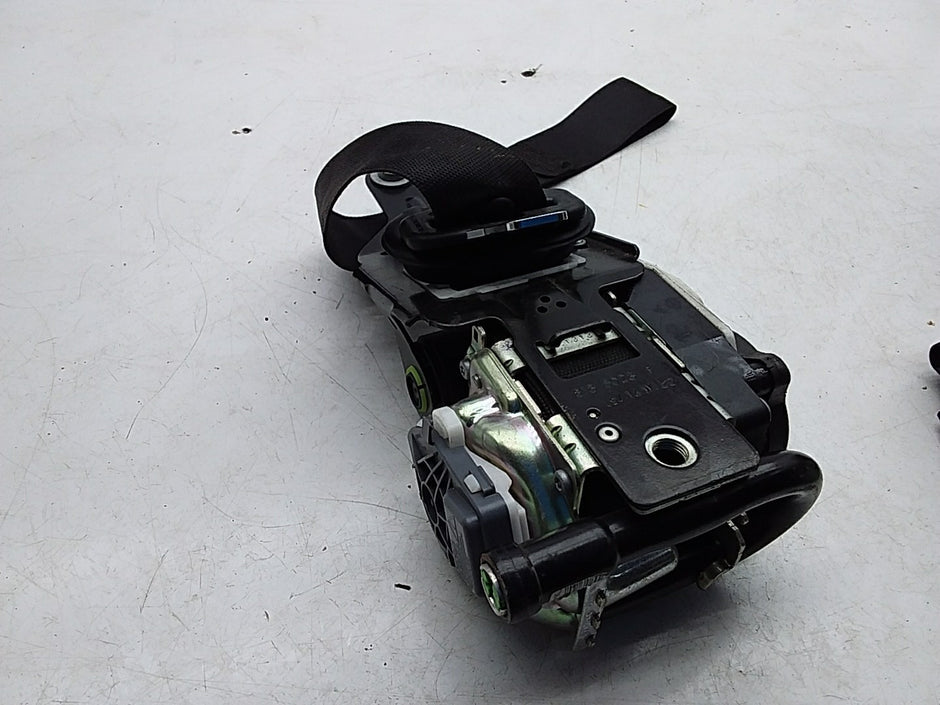 MERCEDES C-CLASS W204 SEAT BELT FRONT LEFT PASSENGER SIDE A2048601985 FMS214 NSF