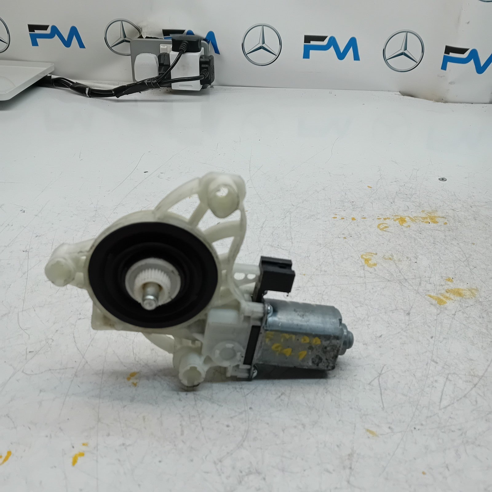 MERCEDES C E-CLASS W213 W205 PASSENGER FRONT WINDOW MOTOR A0009065806 FM00944
