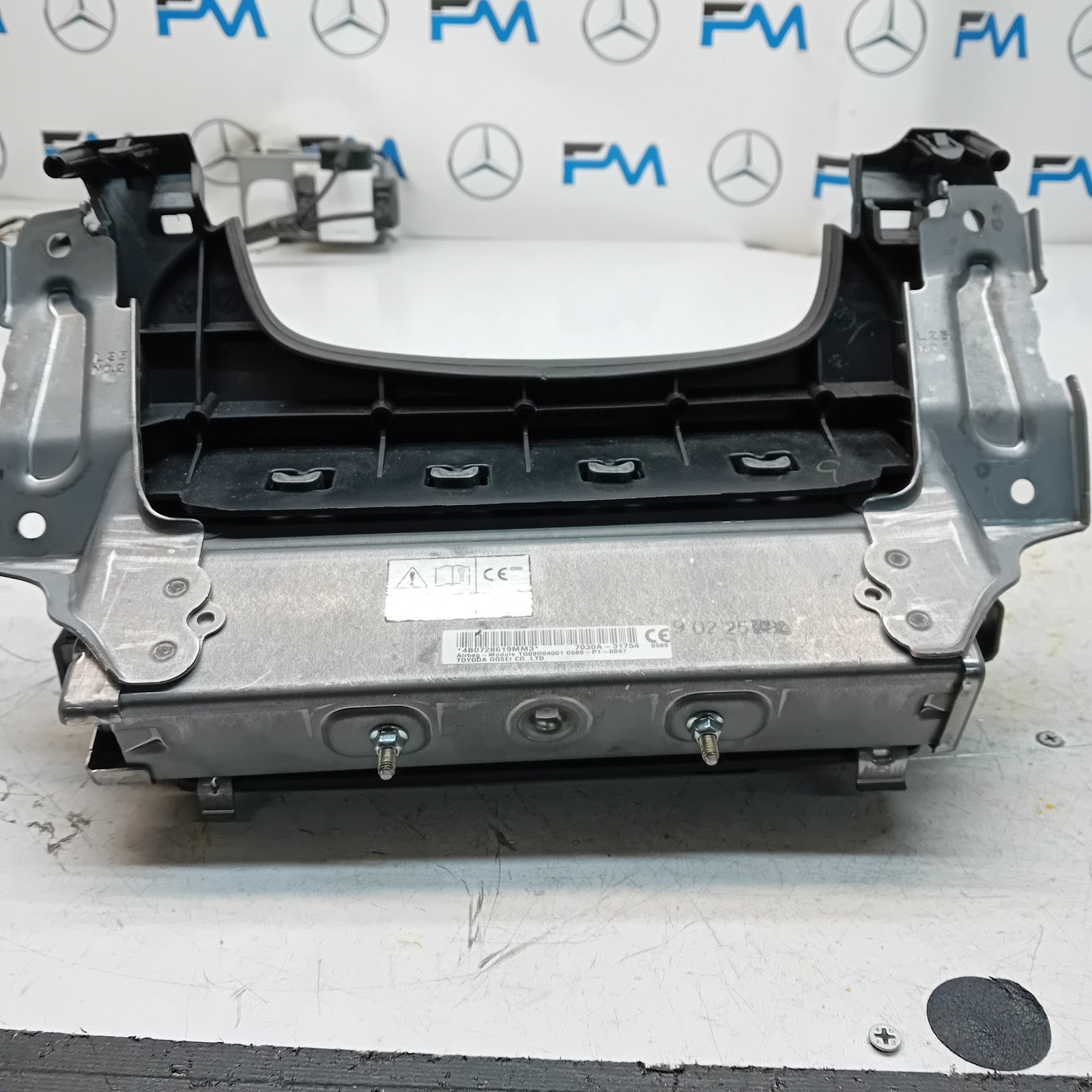MITSUBISHI OUTLANDER MK3 KNEE AIR SRS BAG RIGHT DRIVER SIDE 7030A-31754 FM00990