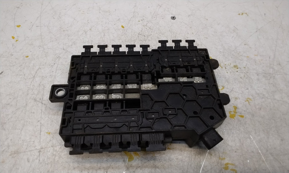 MERCEDES C-CLASS W205 2014 On FUSE RELAY DISTRIBUTION BOX A2055402850 FM001036