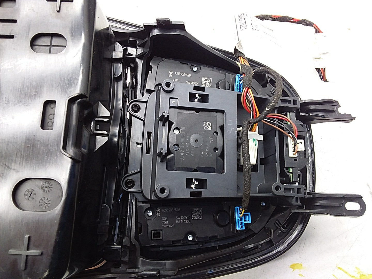 2016-2019 MERCEDES E CLASS W213 CENTRE  CONSOLE  A2138100815 FMK09 (DAMAGED)