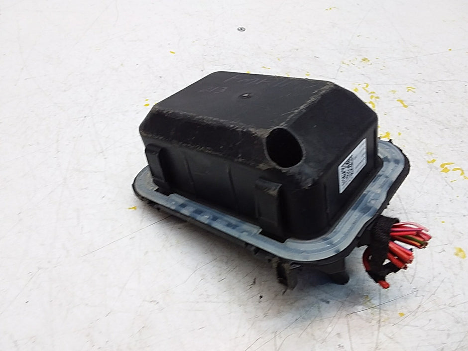 MERCEDES BENZ E-CLASS W213 FUSE  BOX 2016 ONWARDS A2135403038 FMF119(DAMAGED)
