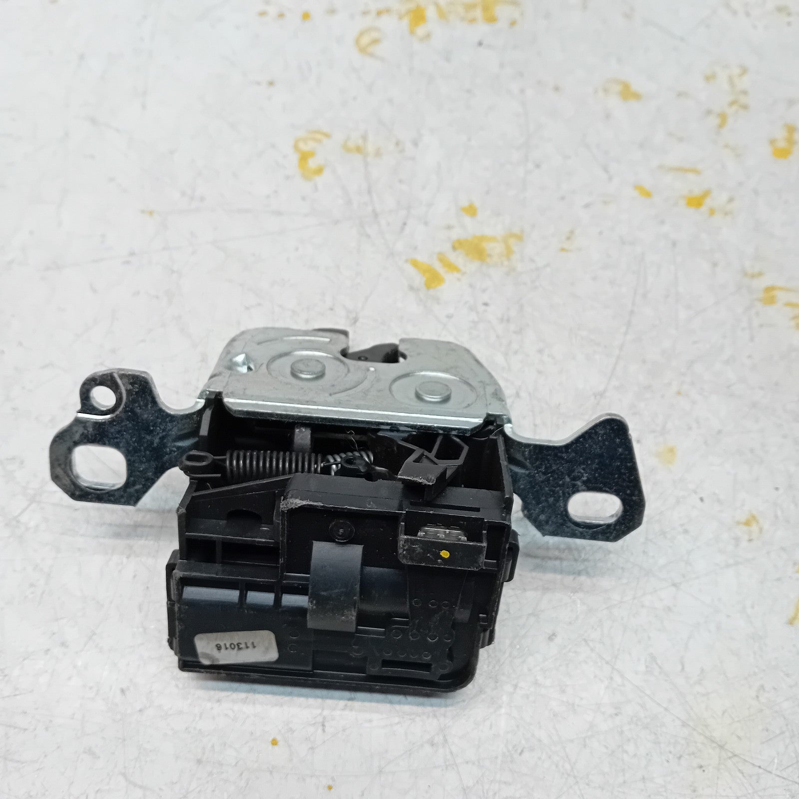 GENUINE MERCEDES BENZ C-CLASS W205 REAR SEAT LOCK / LATCH A2059200176 FM00873
