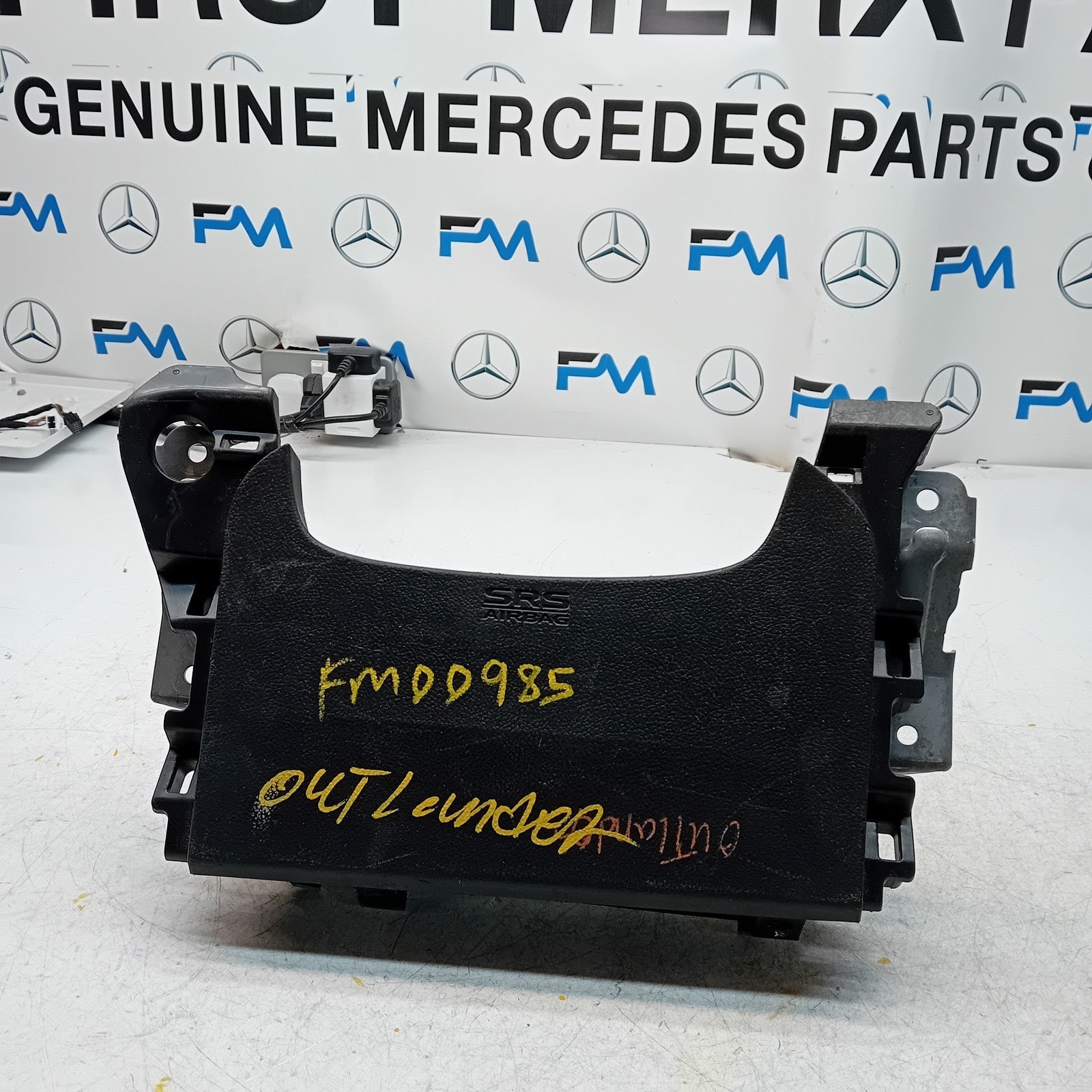 MITSUBISHI OUTLANDER MK3 KNEE AIR SRS BAG RIGHT DRIVER SIDE 7030A-31754 FM00985