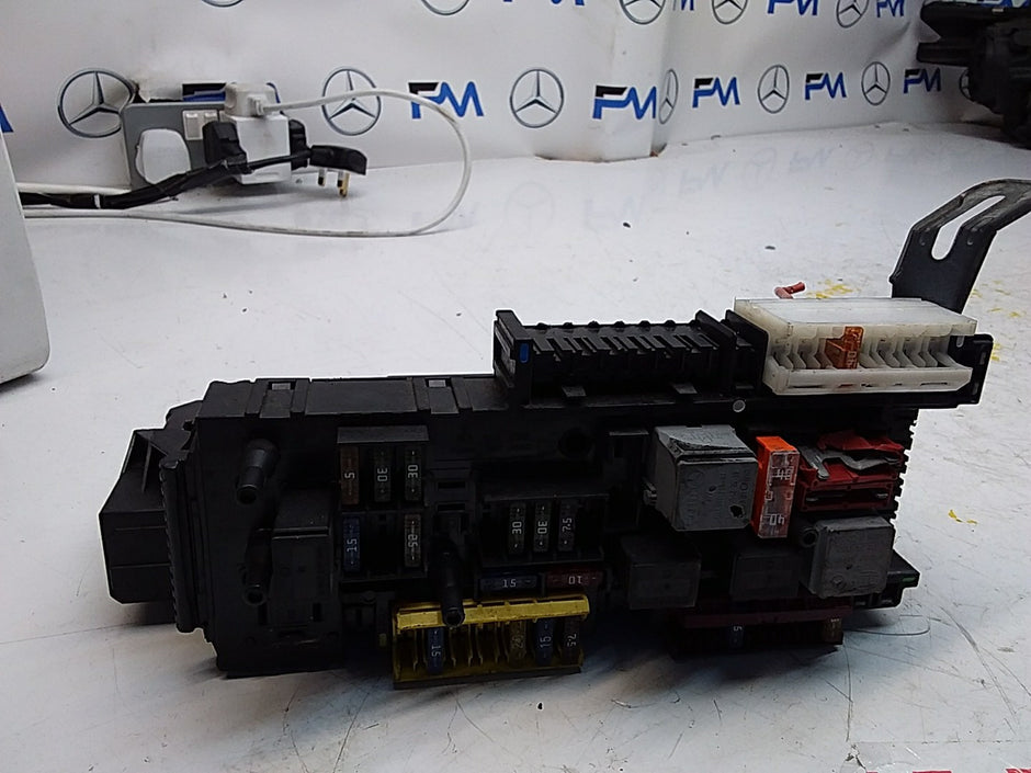 MERCEDES E-CLASS W212 FUSE  BOX RELAY A2129004201  FMF101