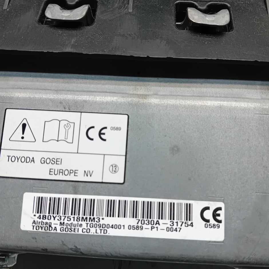 MITSUBISHI OUTLANDER MK3 KNEE AIR SRS BAG RIGHT DRIVER SIDE 7030A-31754 FM00988