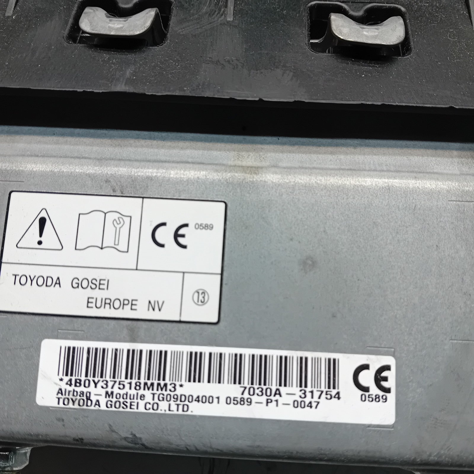 MITSUBISHI OUTLANDER MK3 KNEE AIR SRS BAG RIGHT DRIVER SIDE 7030A-31754 FM00988