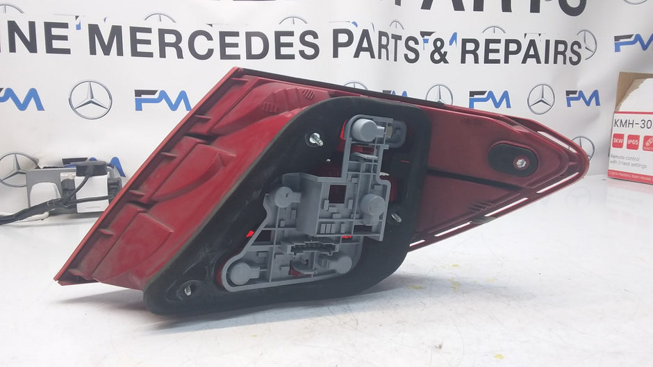 MERCEDES C-CLASS W204 PASSENGER SIDE NS REAR TAIL LIGHT A2048202964 2008 FMT105