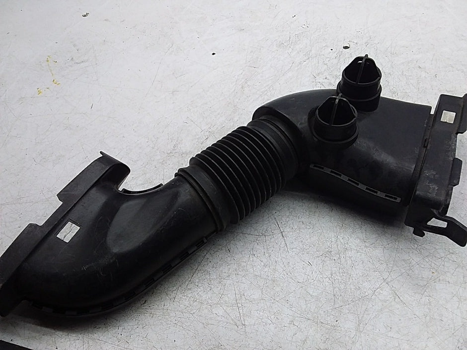 MERCEDES BENZ E-CLASS W213 AIR INTAKE TUBE A640940097 FMI25