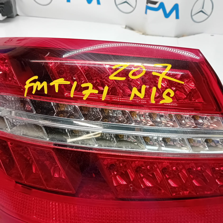 MERCEDES E-CLASS W207 COUPE PASSENGER SIDE NS REAR TAIL LIGHT A2079060158 FMT171
