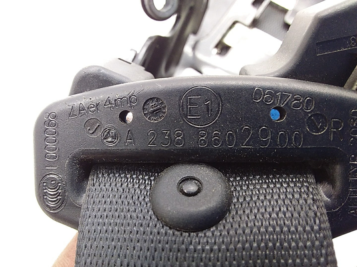 MERCEDES E-CLASS W238 SEAT BELT FRONT RIGHT DRIVER SIDE A2388602900 FMS250 OSF