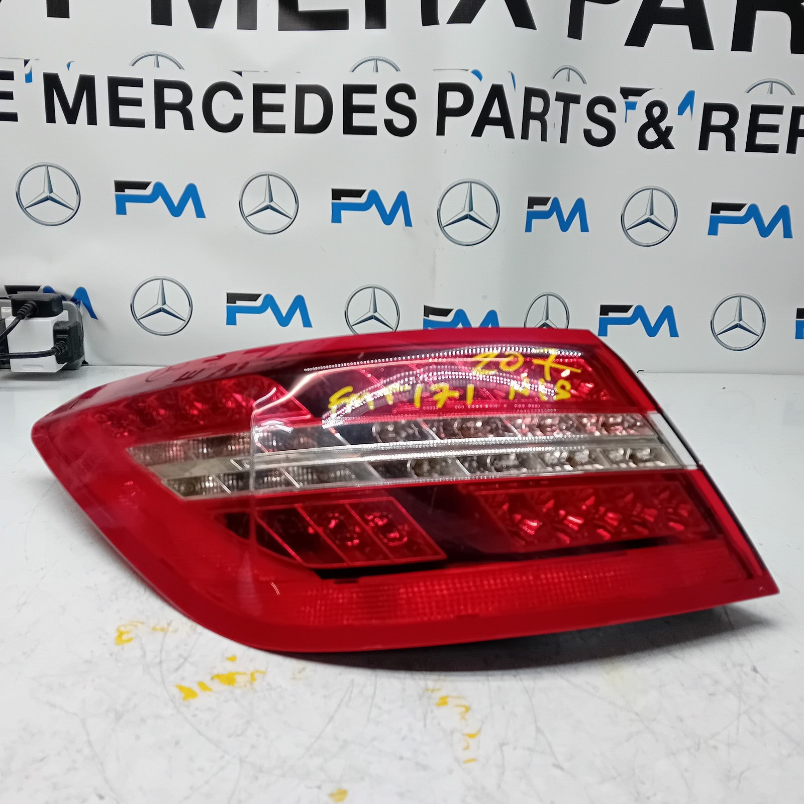 MERCEDES E-CLASS W207 COUPE PASSENGER SIDE NS REAR TAIL LIGHT A2079060158 FMT171