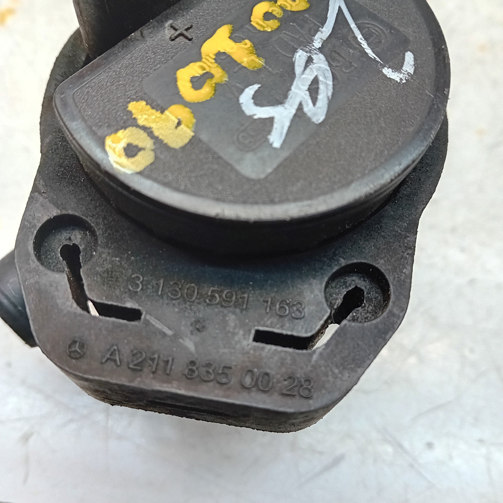 Mercedes C E-CLASS W211 ELECTRIC COOLANT WATER PUMP A2118350028 FM001090