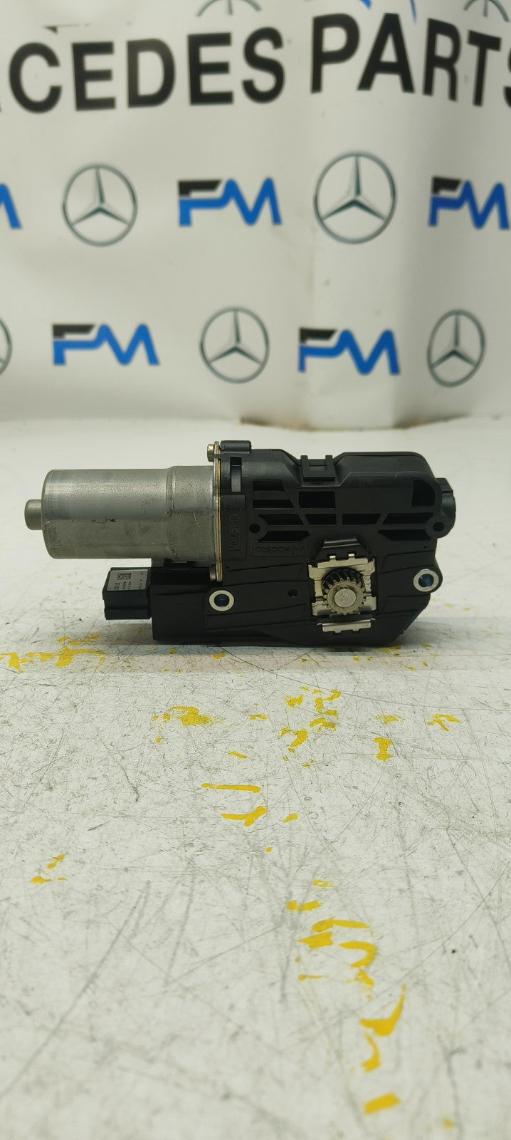 MERCEDES BENZ E-CLASS W213 SUNROOF MOTOR  A2139067003 FM00490