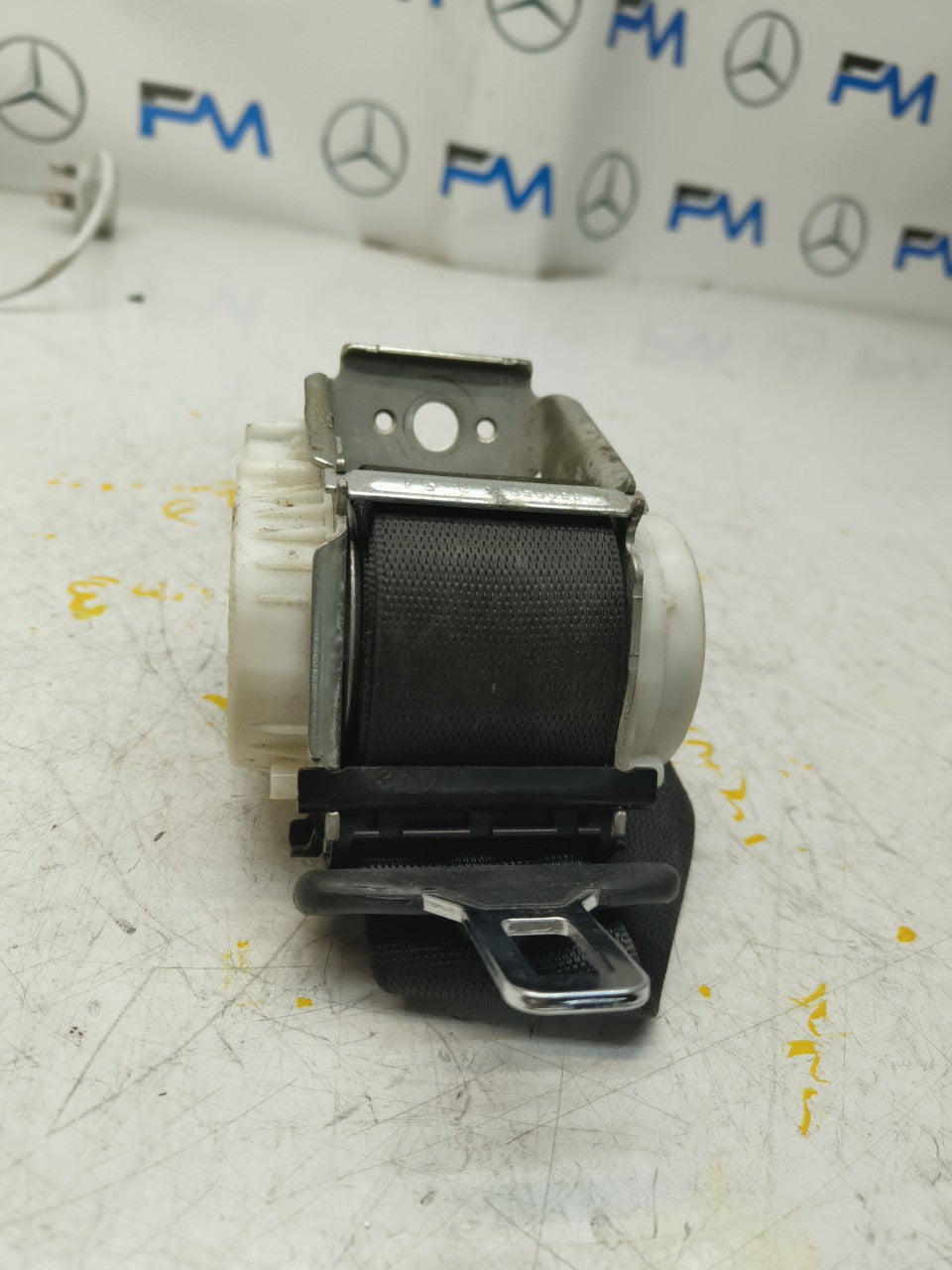  MERCEDES BENZ W212 E CLASS REAR MIDDLE CENTRE SEAT BELT A2128605785 FMS37