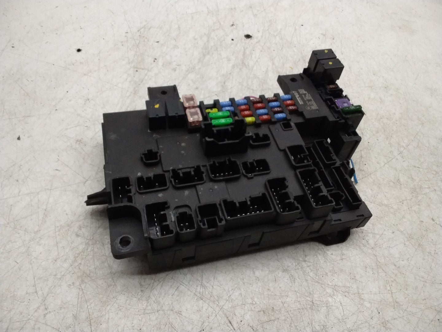 MITSUBISHI OUTLANDER FUSE RELAY  BOX  8637B687  FMF162
