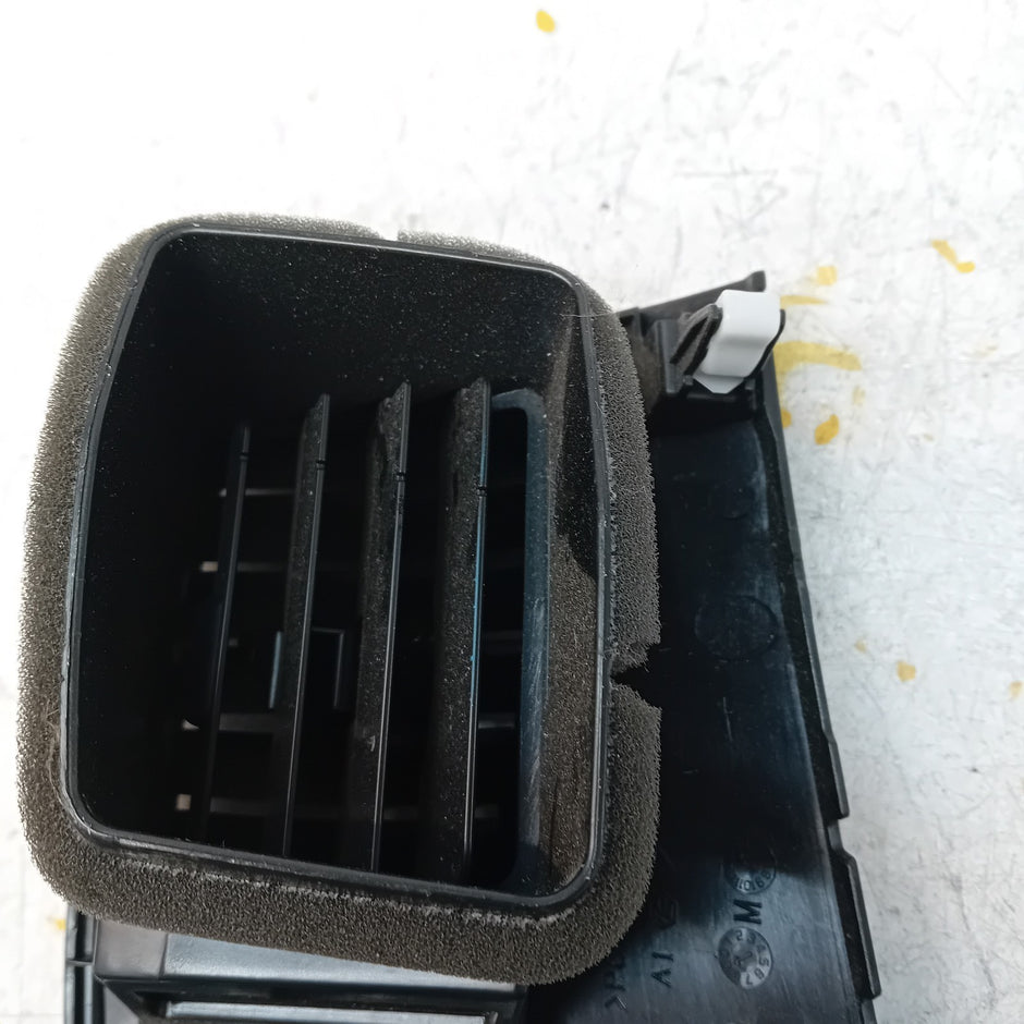 MITSUBISHI OUTLANDER MK3 DASHBOARD AIR VENT & SWITCHES 8030A202/220 FM001072