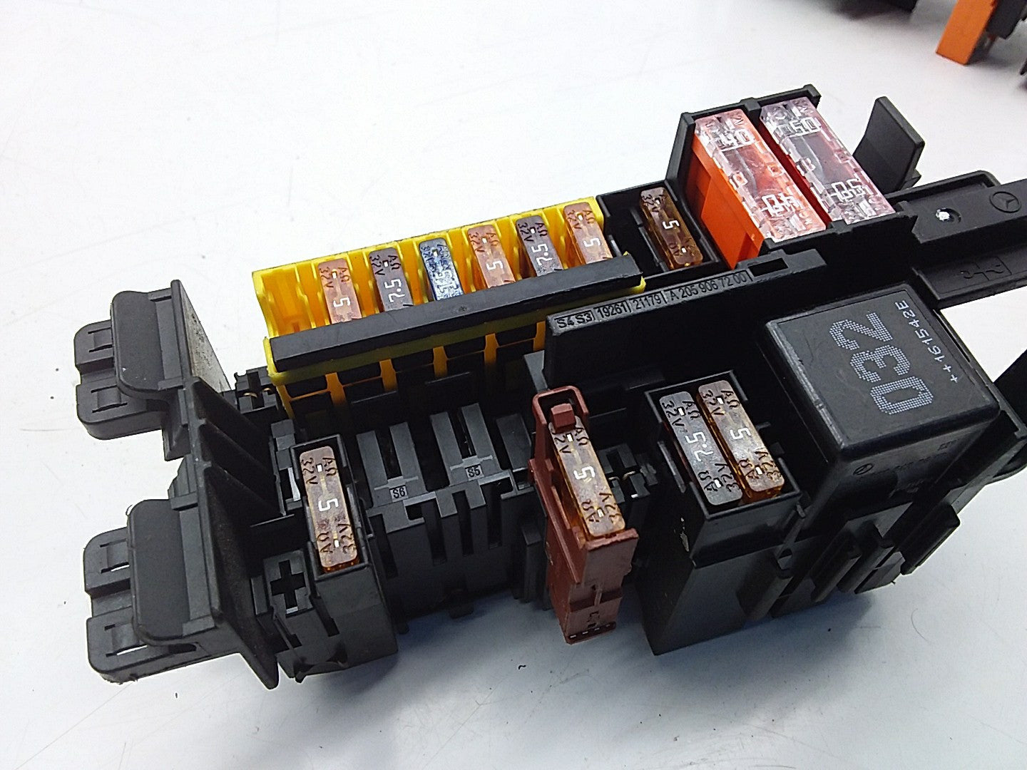 MERCEDES C CLASS FUSE RELAY BOX A2059067200 W205 2014 - 2021 FMF23