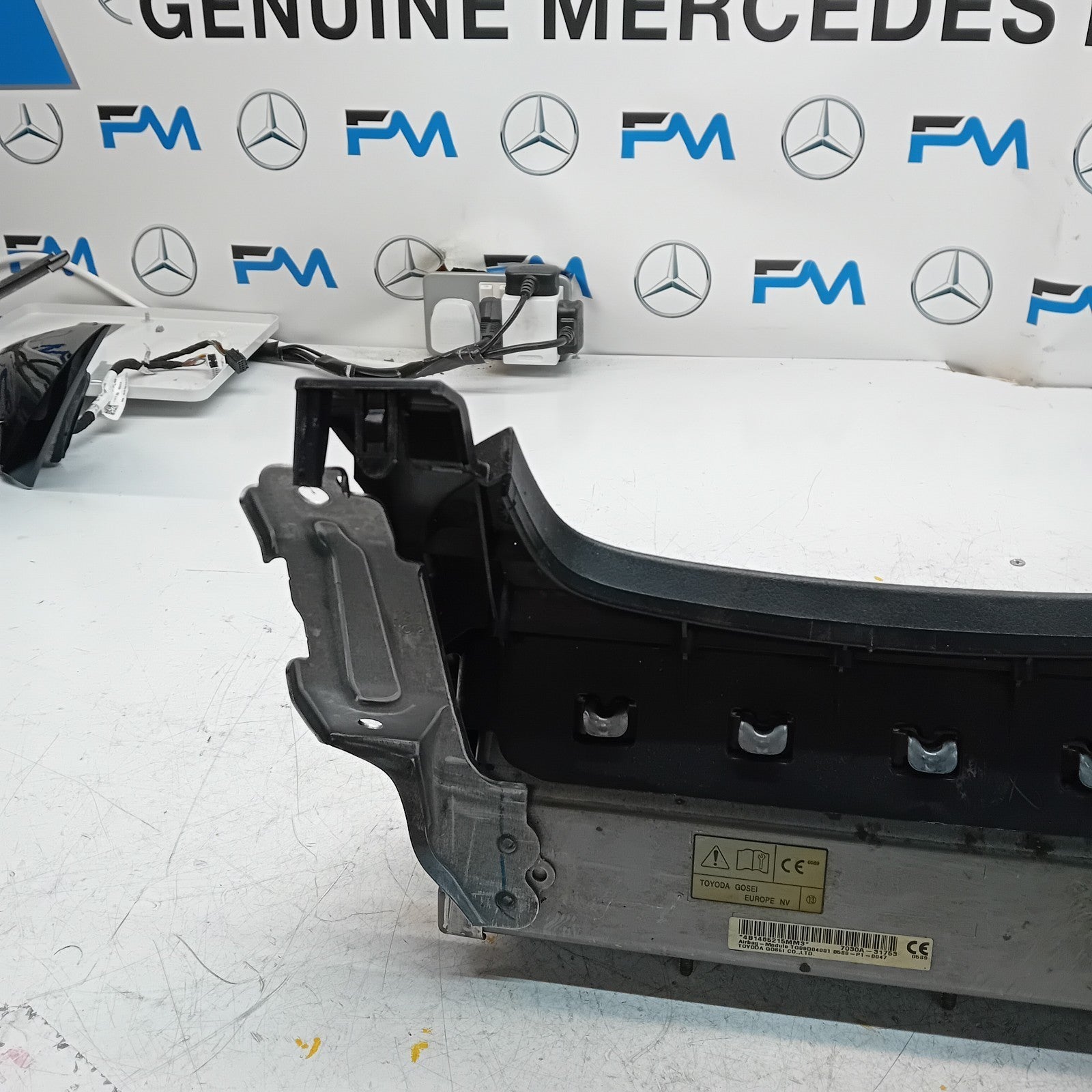 MITSUBISHI OUTLANDER MK3 KNEE AIR SRS BAG RIGHT DRIVER SIDE 7030A-31753 FM00986