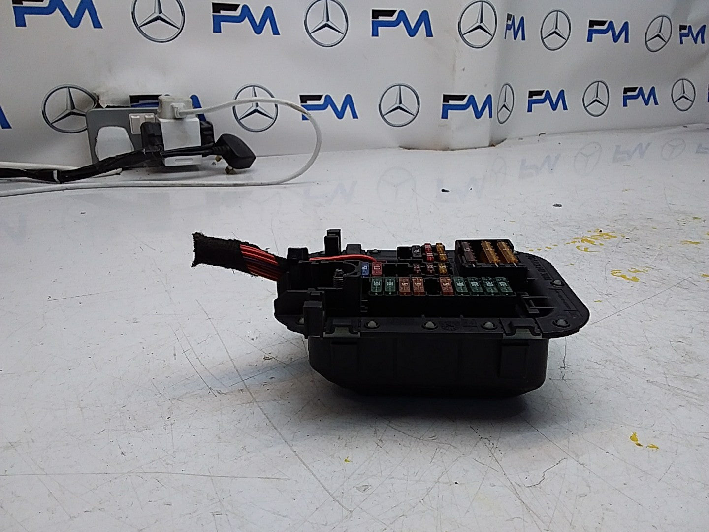 MERCEDES BENZ E-CLASS W213 2016 ONWARDS  FUSE RELAY BOX A2135403038 FMF116