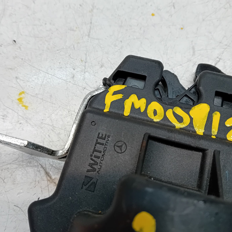 GENUINE MERCEDES BENZ C-CLASS W205 TRUNK LID LOCK LATCH FM00912