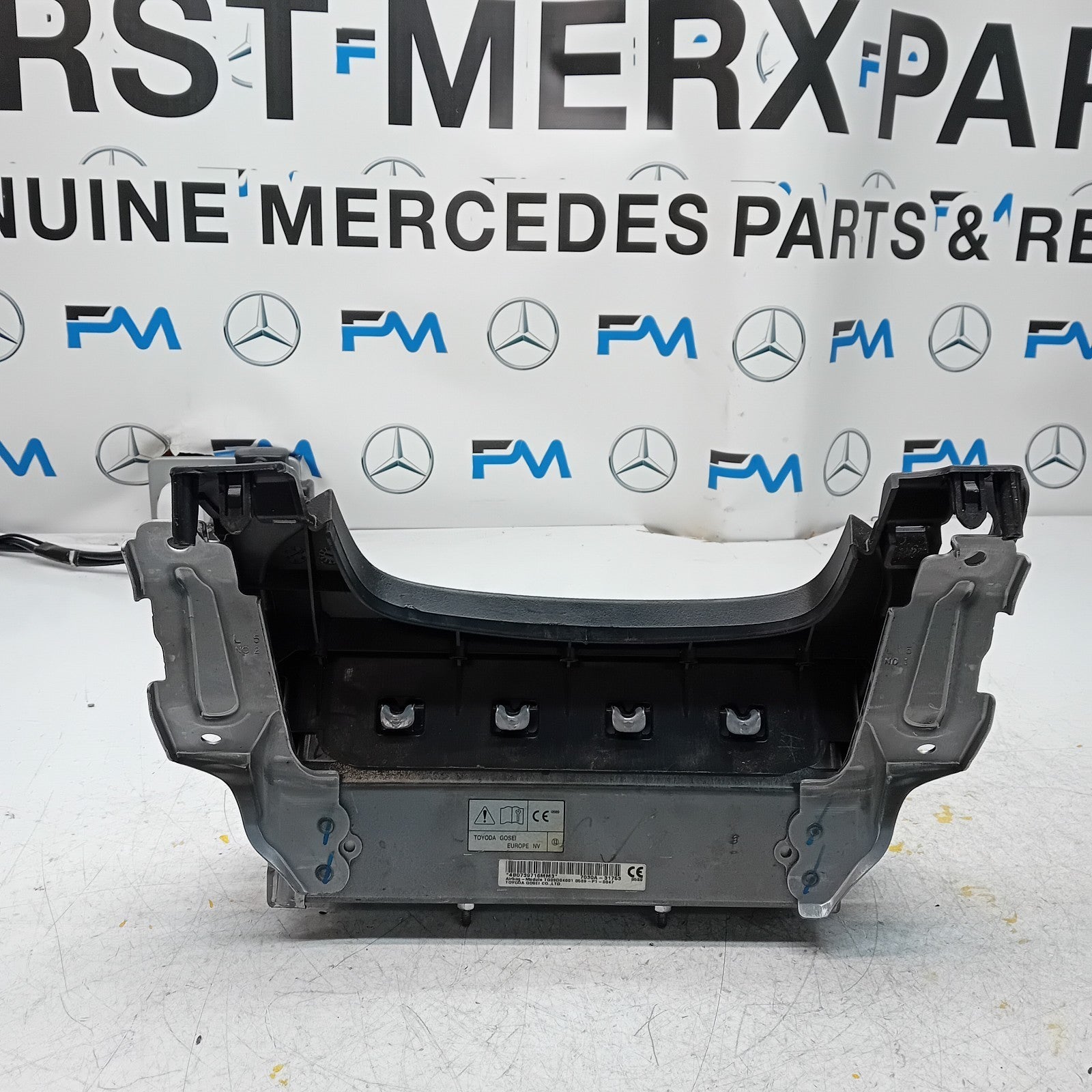 MITSUBISHI OUTLANDER MK3 KNEE AIR SRS BAG RIGHT DRIVER SIDE 7030A-31753 FM00991