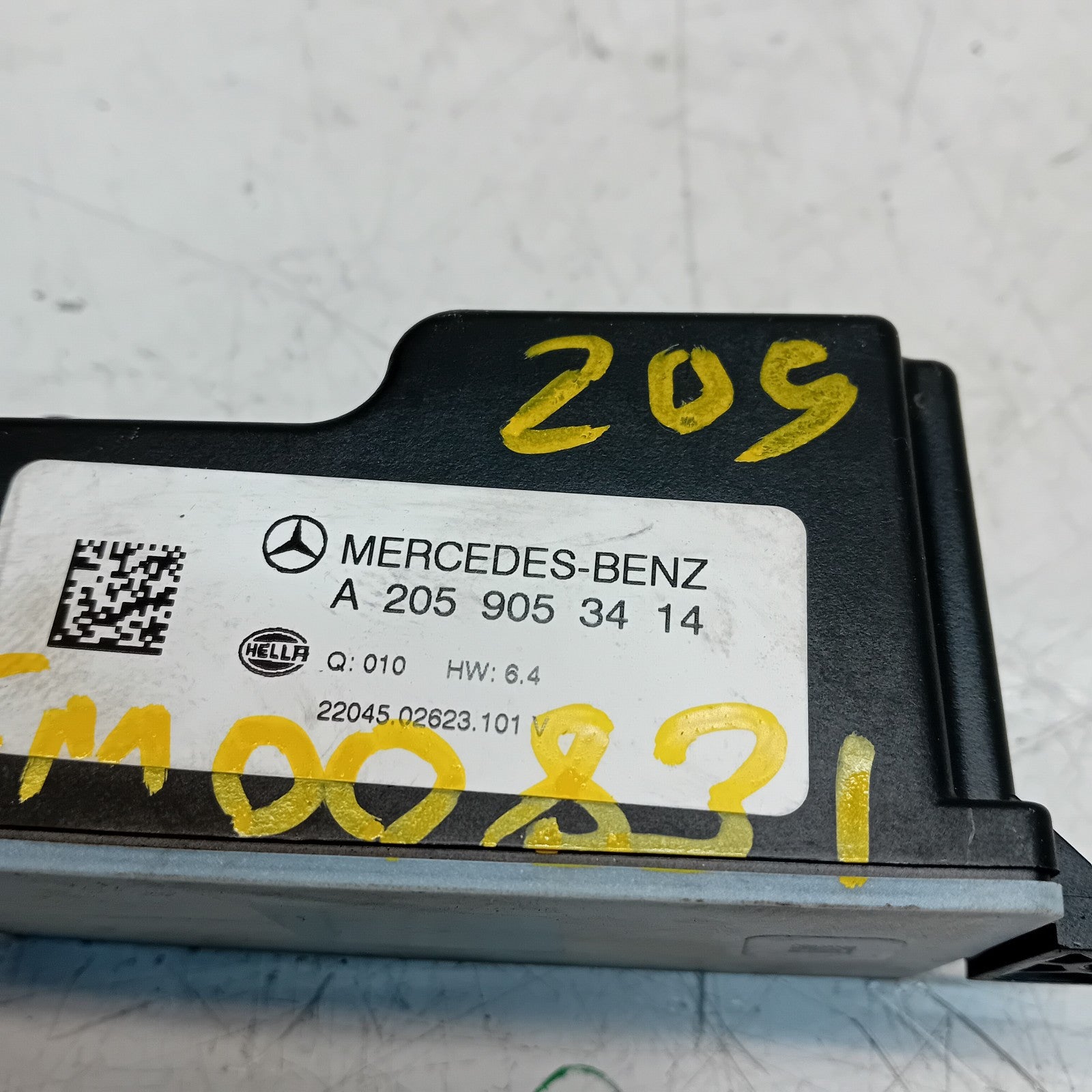 MERCEDES C-CLASS VOLTAGE CONVERTER AUXILIARY BATTERY W205 A2059053414 FM00831