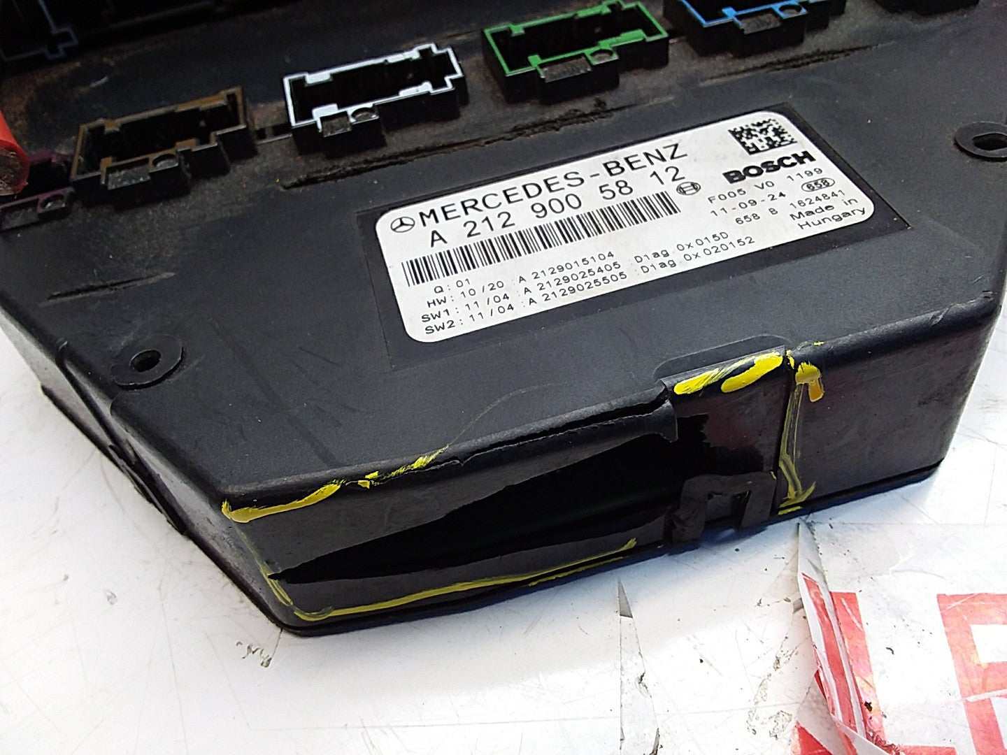 Mercedes E-CLASS W212 Fuse  Box RELAY A2129005812 FMF92 (DAMAGED)
