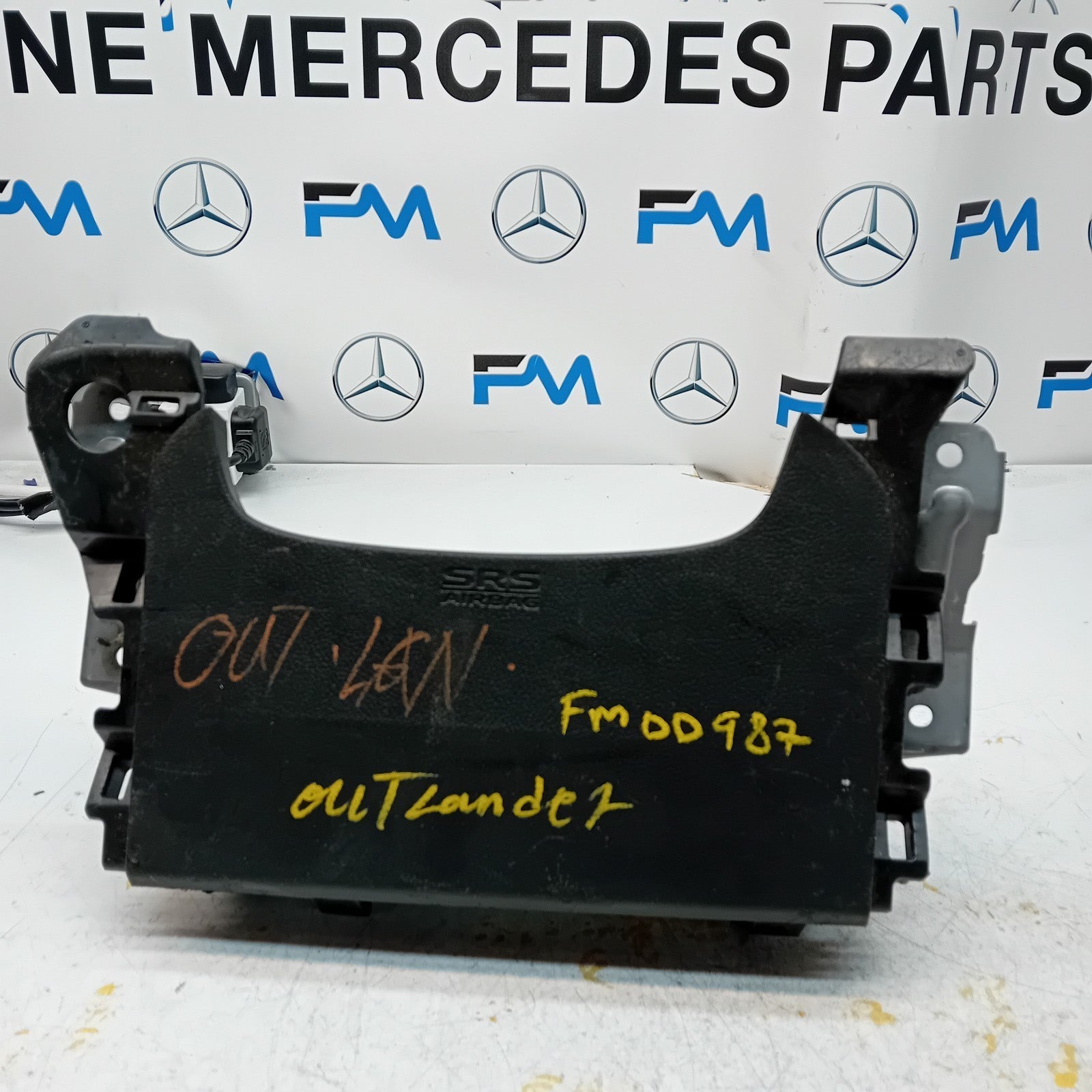 MITSUBISHI OUTLANDER MK3 KNEE AIR SRS BAG RIGHT DRIVER SIDE 7030A-31754 FM00987
